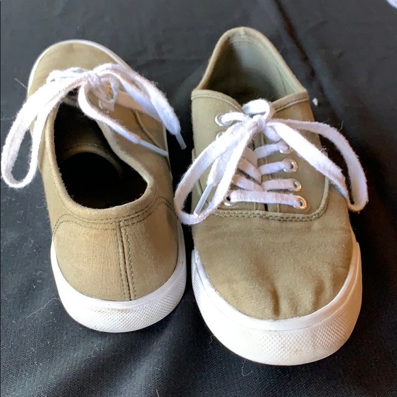 🦋 3/$20 Basic Army Green Flat Loafers - Picture 3 of 5